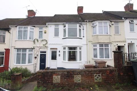 2 bedroom terraced house for sale, Preston Gardens, Luton