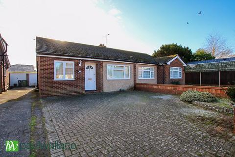 2 bedroom bungalow for sale, Maybury Avenue, West Cheshunt