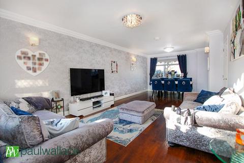 4 bedroom detached house for sale, The Oval, Turnford