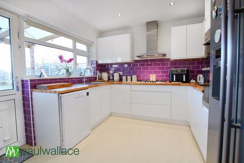 4 bedroom detached house for sale, The Oval, Turnford