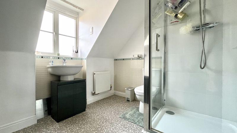 En Suite to Bedroom