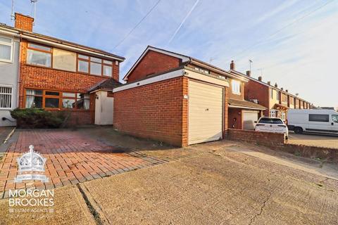 4 bedroom semi-detached house for sale, Moreland Avenue, Benfleet