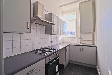 2 bedroom apartment to rent, Palmeira Avenue, Westcliff-On-Sea