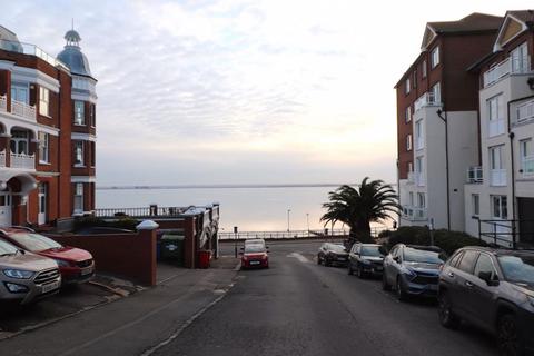 2 bedroom apartment to rent, Palmeira Avenue, Westcliff-On-Sea