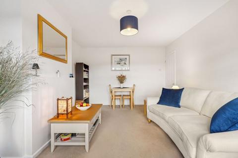 7 Sugden Road, Thames Ditton, KT7 0AB