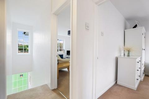 7 Sugden Road, Thames Ditton, KT7 0AB