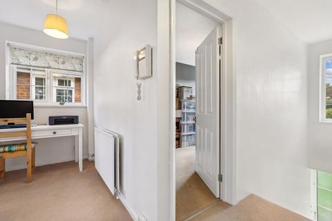 7 Sugden Road, Thames Ditton, KT7 0AB