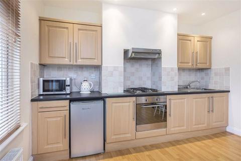 1 bedroom flat to rent, Hillcroft House, Highams Park, London, E4