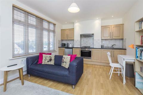 1 bedroom flat to rent, Hillcroft House, Highams Park, London, E4