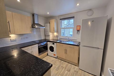 3 bedroom flat to rent, 3bedroom apartment set over 2 floors to let in Walworth.