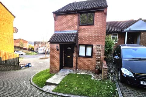 2 bedroom house to rent, Garratts Way, High Wycombe HP13