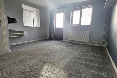 2 bedroom house to rent, Garratts Way, High Wycombe HP13