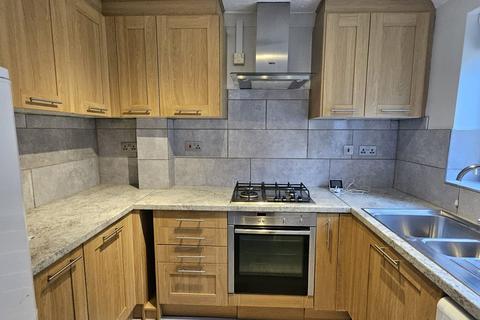 2 bedroom house to rent, Garratts Way, High Wycombe HP13