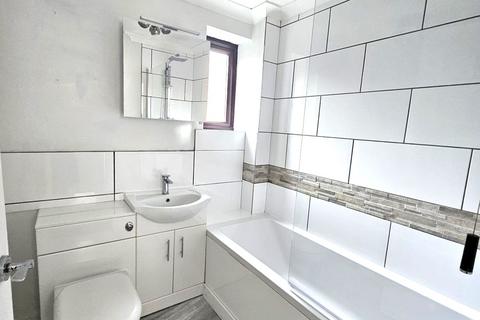 2 bedroom house to rent, Garratts Way, High Wycombe HP13