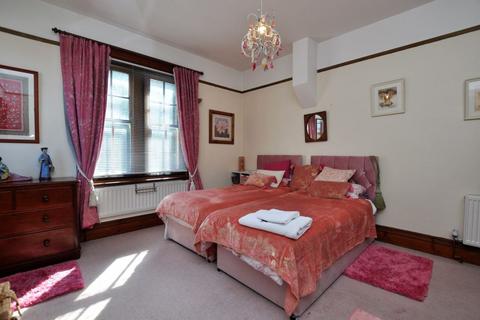 8 bedroom character property for sale, Woodside Villa, Whitby