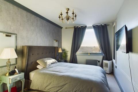 1 bedroom property for sale, Dock Head Road, Chatham