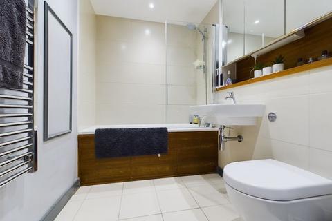 1 bedroom property for sale, Dock Head Road, Chatham