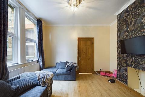 229 Ravenscroft Road, Beckenham, BR3 4TE