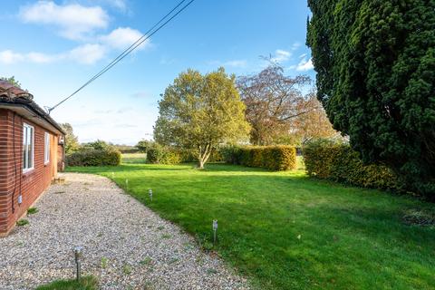 2 bedroom bungalow to rent, Silfield Road, Silfield