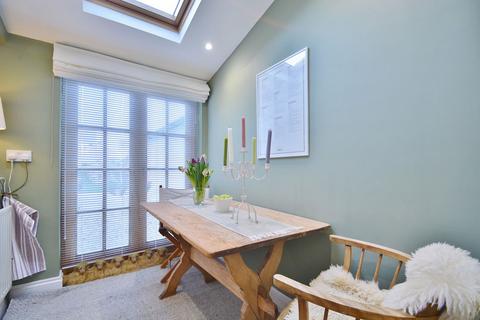 15 Queens Road, Thame, OX9 3NF