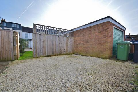 15 Queens Road, Thame, OX9 3NF