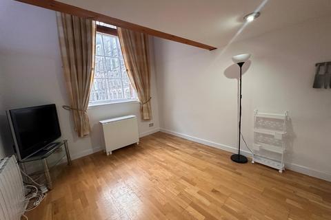 2 bedroom maisonette to rent, Drummond Street, Edinburgh, EH8