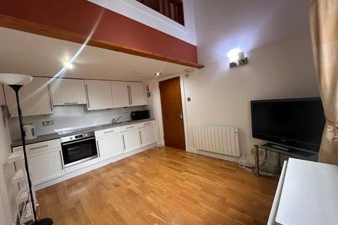 2 bedroom maisonette to rent, Drummond Street, Edinburgh, EH8