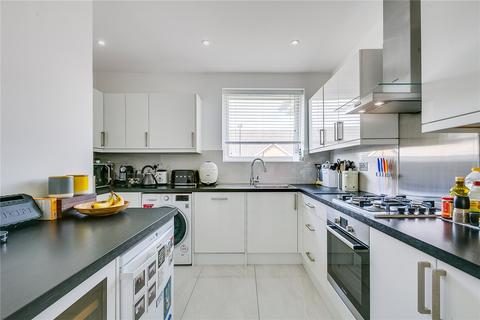 4 bedroom maisonette to rent, London NW2