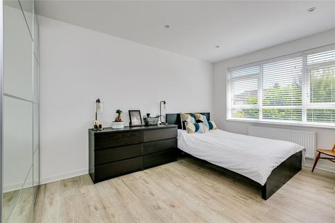 4 bedroom maisonette to rent, London NW2