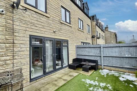 4 bedroom semi-detached house for sale, Willow Street, Cleckheaton, BD19