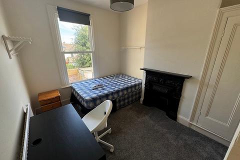 5 bedroom terraced house to rent, Sefton Park Road, Bristol BS7