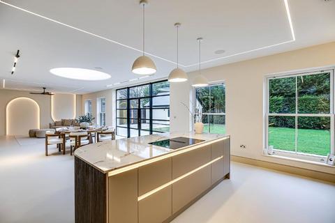 5 bedroom detached house for sale, Farleigh Road, Warlingham, Surrey, CR6 9EL