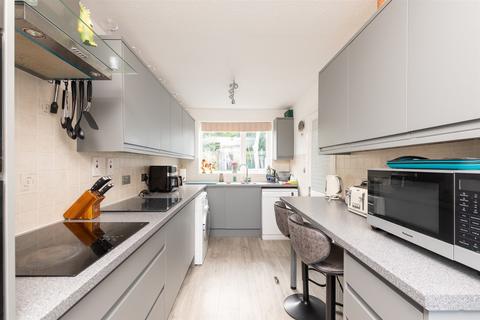 27 Poplar Walk, Meopham, Gravesend, DA13 0EB