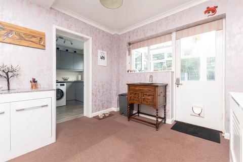 27 Poplar Walk, Meopham, Gravesend, DA13 0EB