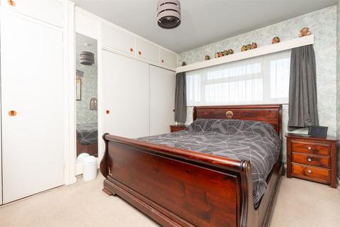 27 Poplar Walk, Meopham, Gravesend, DA13 0EB