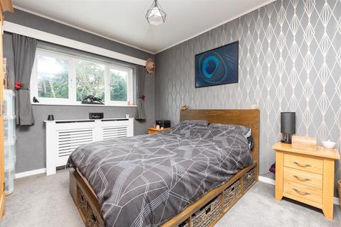 27 Poplar Walk, Meopham, Gravesend, DA13 0EB
