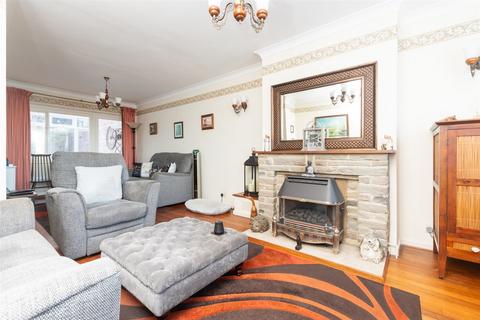 27 Poplar Walk, Meopham, Gravesend, DA13 0EB