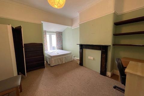 4 bedroom terraced house to rent, Cornwall Road, Bristol BS7