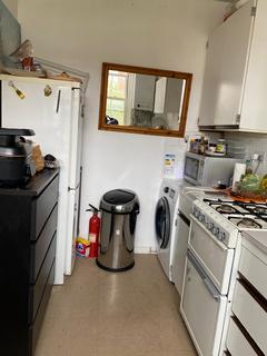 1 bedroom in a flat share to rent, Stamford Hill, London N16