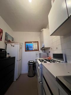 1 bedroom in a flat share to rent, Stamford Hill, London N16