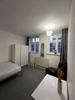 1 bedroom in a flat share to rent, Stamford Hill, London N16