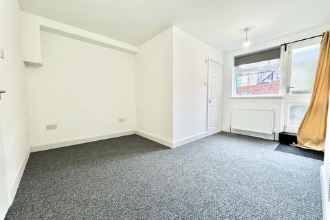 2 bedroom duplex to rent, Northdown Road, Margate