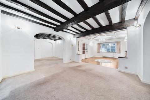 31 Warren Road, Ickenham, Uxbridge, UB10 8AA