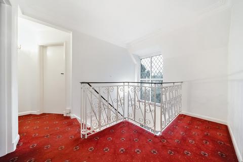 31 Warren Road, Ickenham, Uxbridge, UB10 8AA
