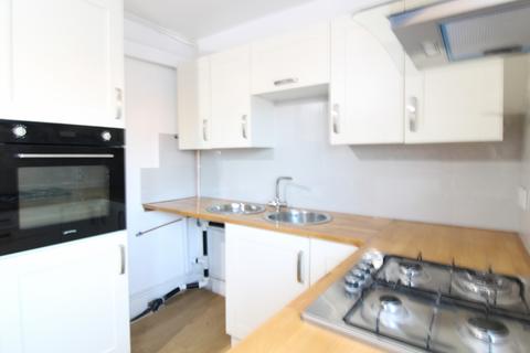 2 bedroom flat to rent, Southville Close, Feltham TW14