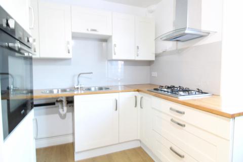 2 bedroom flat to rent, Southville Close, Feltham TW14