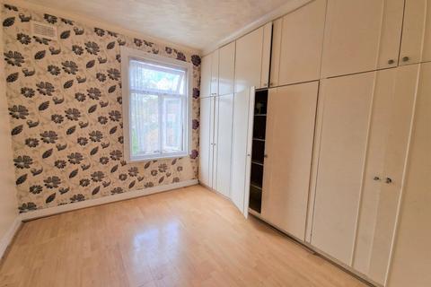 3 bedroom terraced house to rent, Leigh Road, London