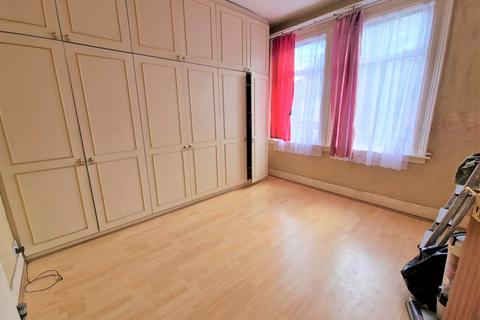 3 bedroom terraced house to rent, Leigh Road, London