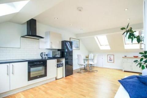 3 bedroom maisonette to rent, Streatham, London SW16