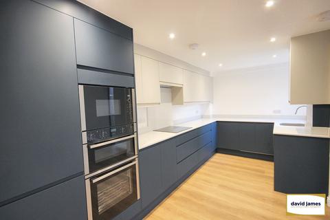 2 bedroom flat to rent, Luscombe Court,  Park Hill Road, Bromley